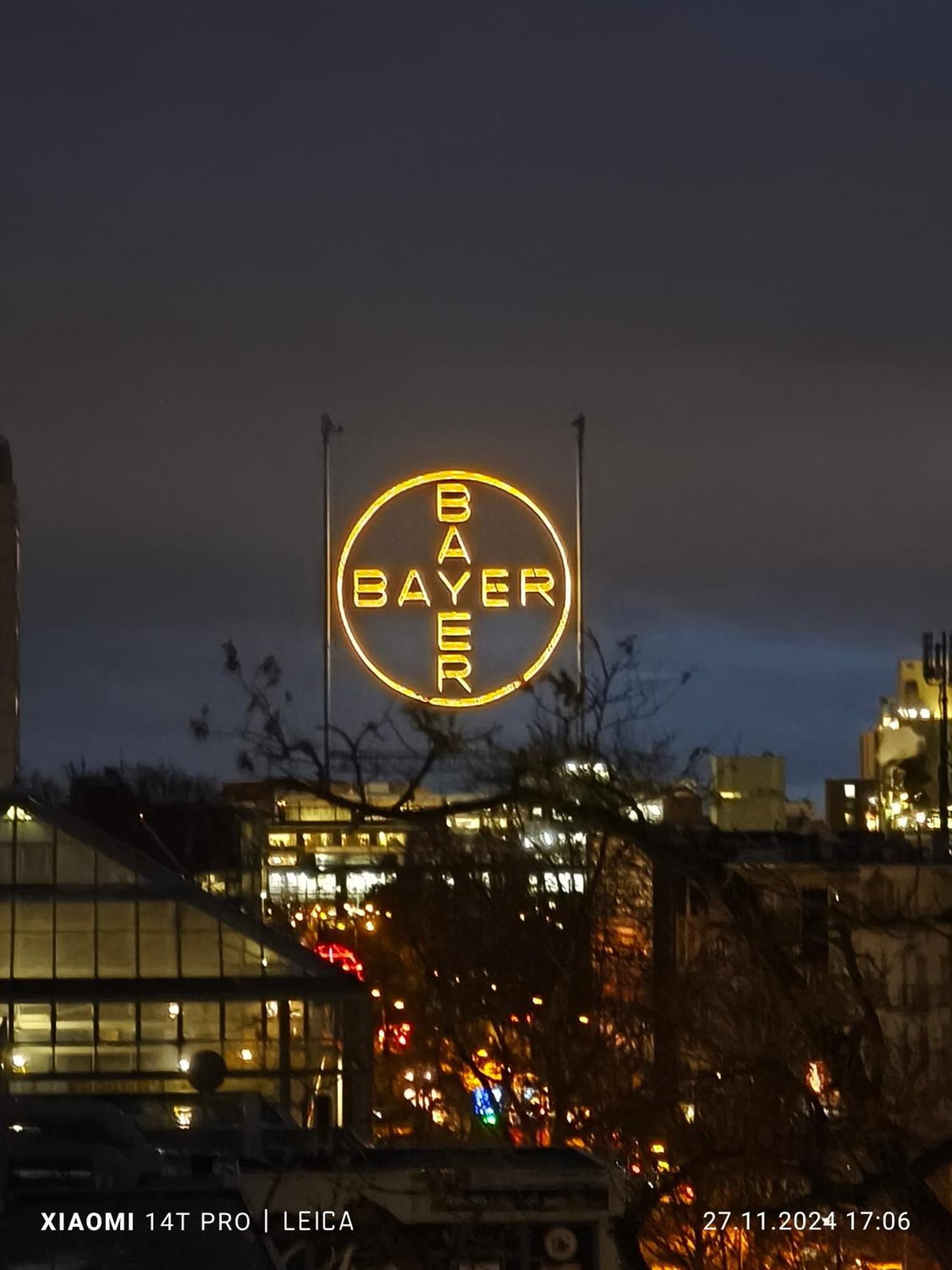Im Herzen Von Wiesdorf- Blick Auf Das Bayer-Kreuz -Appartement Mit 2 Schlafzimmern-Fuer 3 Personen -Zentral Gelegen - Friedrich Ebert Platz 5A , 4Te Etage - Dachterrasse Und Sauna - Kaution Pflicht - Λεβερκούζεν Εξωτερικό φωτογραφία