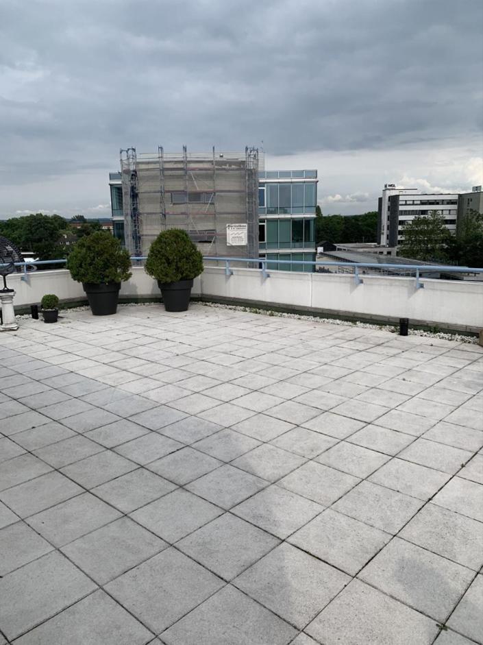 Im Herzen Von Wiesdorf- Blick Auf Das Bayer-Kreuz -Appartement Mit 2 Schlafzimmern-Fuer 3 Personen -Zentral Gelegen - Friedrich Ebert Platz 5A , 4Te Etage - Dachterrasse Und Sauna - Kaution Pflicht - Λεβερκούζεν Εξωτερικό φωτογραφία