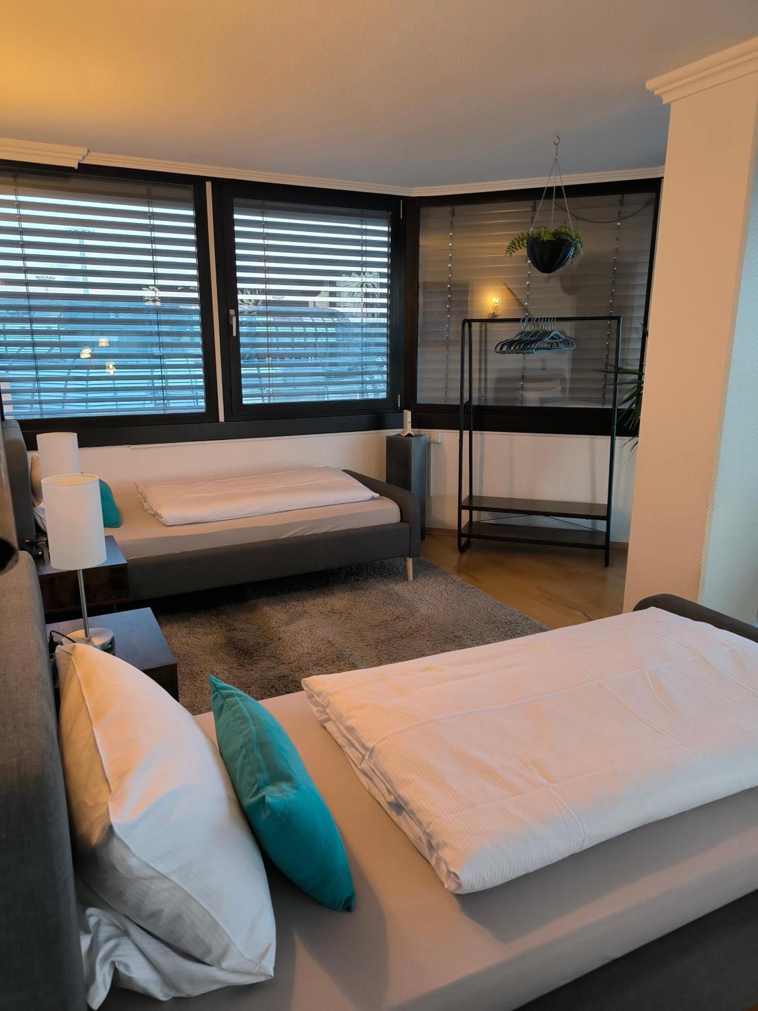 Im Herzen Von Wiesdorf- Blick Auf Das Bayer-Kreuz -Appartement Mit 2 Schlafzimmern-Fuer 3 Personen -Zentral Gelegen - Friedrich Ebert Platz 5A , 4Te Etage - Dachterrasse Und Sauna - Kaution Pflicht - Λεβερκούζεν Εξωτερικό φωτογραφία