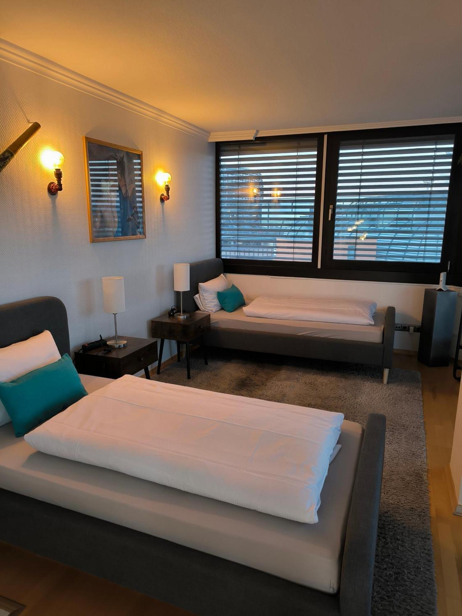 Im Herzen Von Wiesdorf- Blick Auf Das Bayer-Kreuz -Appartement Mit 2 Schlafzimmern-Fuer 3 Personen -Zentral Gelegen - Friedrich Ebert Platz 5A , 4Te Etage - Dachterrasse Und Sauna - Kaution Pflicht - Λεβερκούζεν Εξωτερικό φωτογραφία
