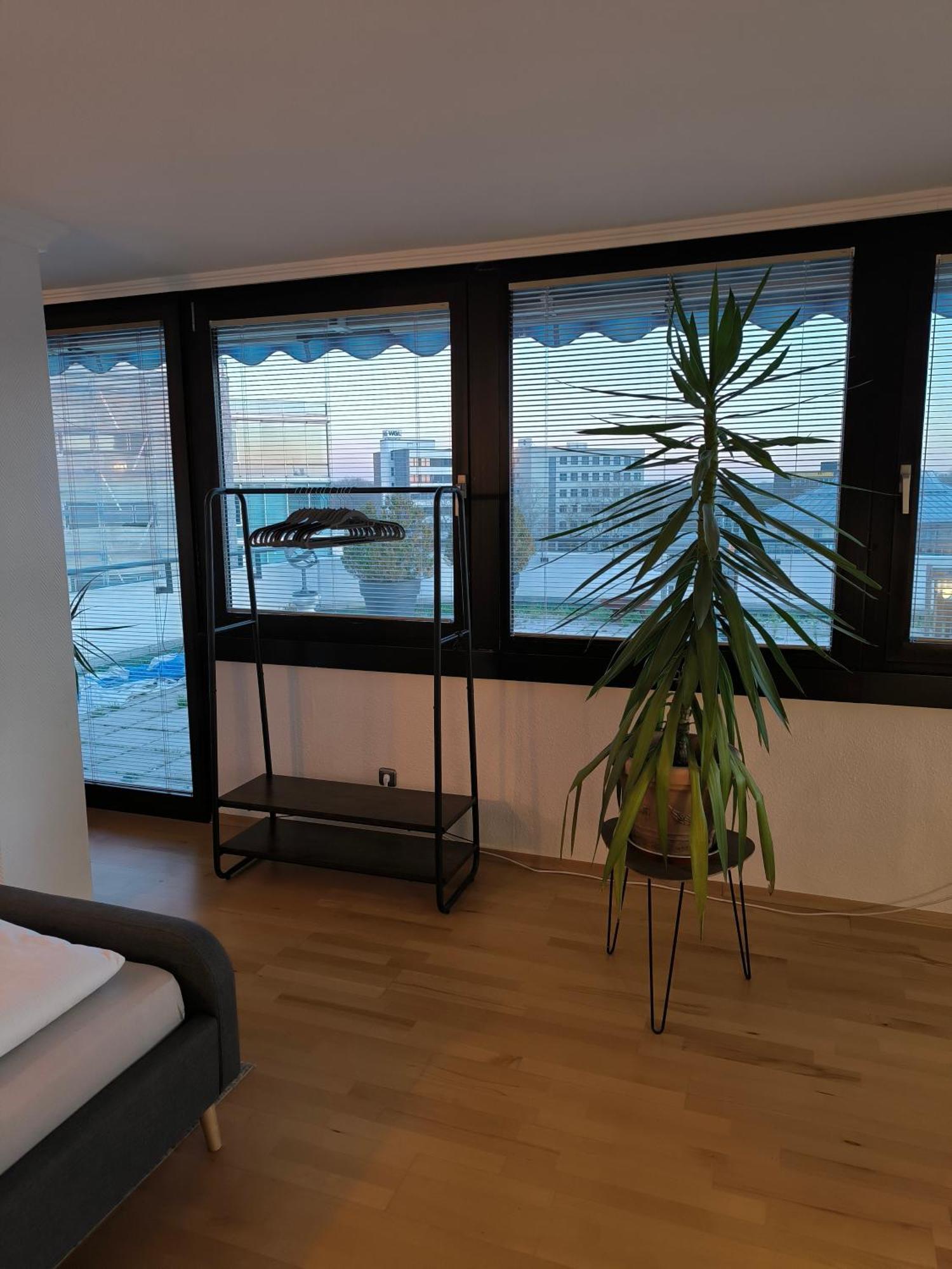 Im Herzen Von Wiesdorf- Blick Auf Das Bayer-Kreuz -Appartement Mit 2 Schlafzimmern-Fuer 3 Personen -Zentral Gelegen - Friedrich Ebert Platz 5A , 4Te Etage - Dachterrasse Und Sauna - Kaution Pflicht - Λεβερκούζεν Εξωτερικό φωτογραφία
