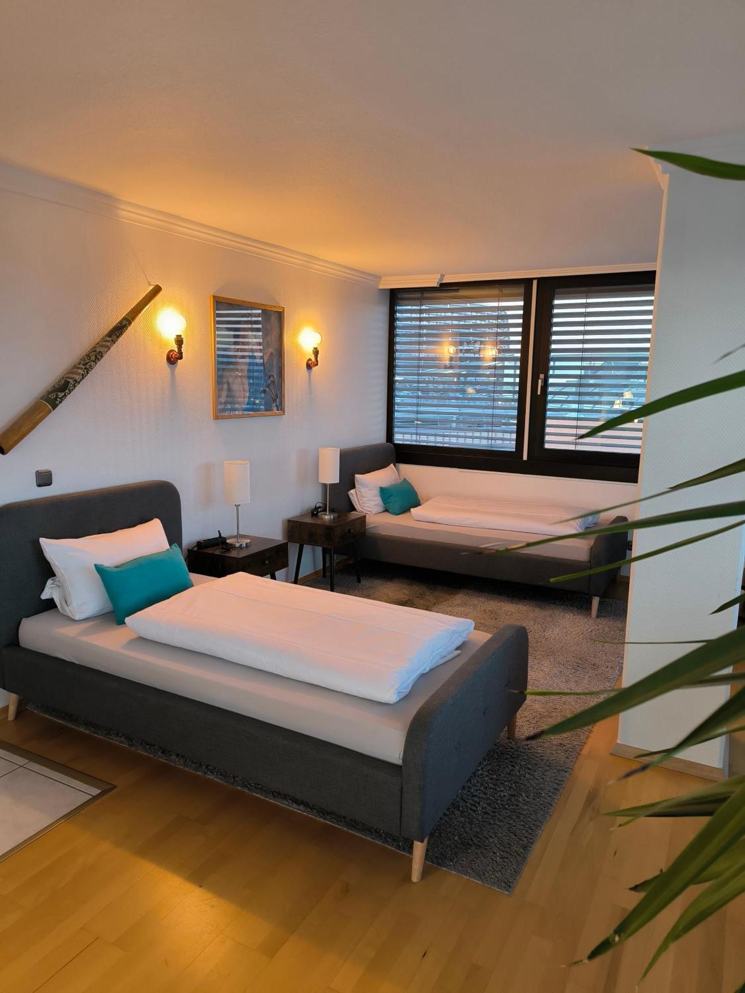 Im Herzen Von Wiesdorf- Blick Auf Das Bayer-Kreuz -Appartement Mit 2 Schlafzimmern-Fuer 3 Personen -Zentral Gelegen - Friedrich Ebert Platz 5A , 4Te Etage - Dachterrasse Und Sauna - Kaution Pflicht - Λεβερκούζεν Εξωτερικό φωτογραφία