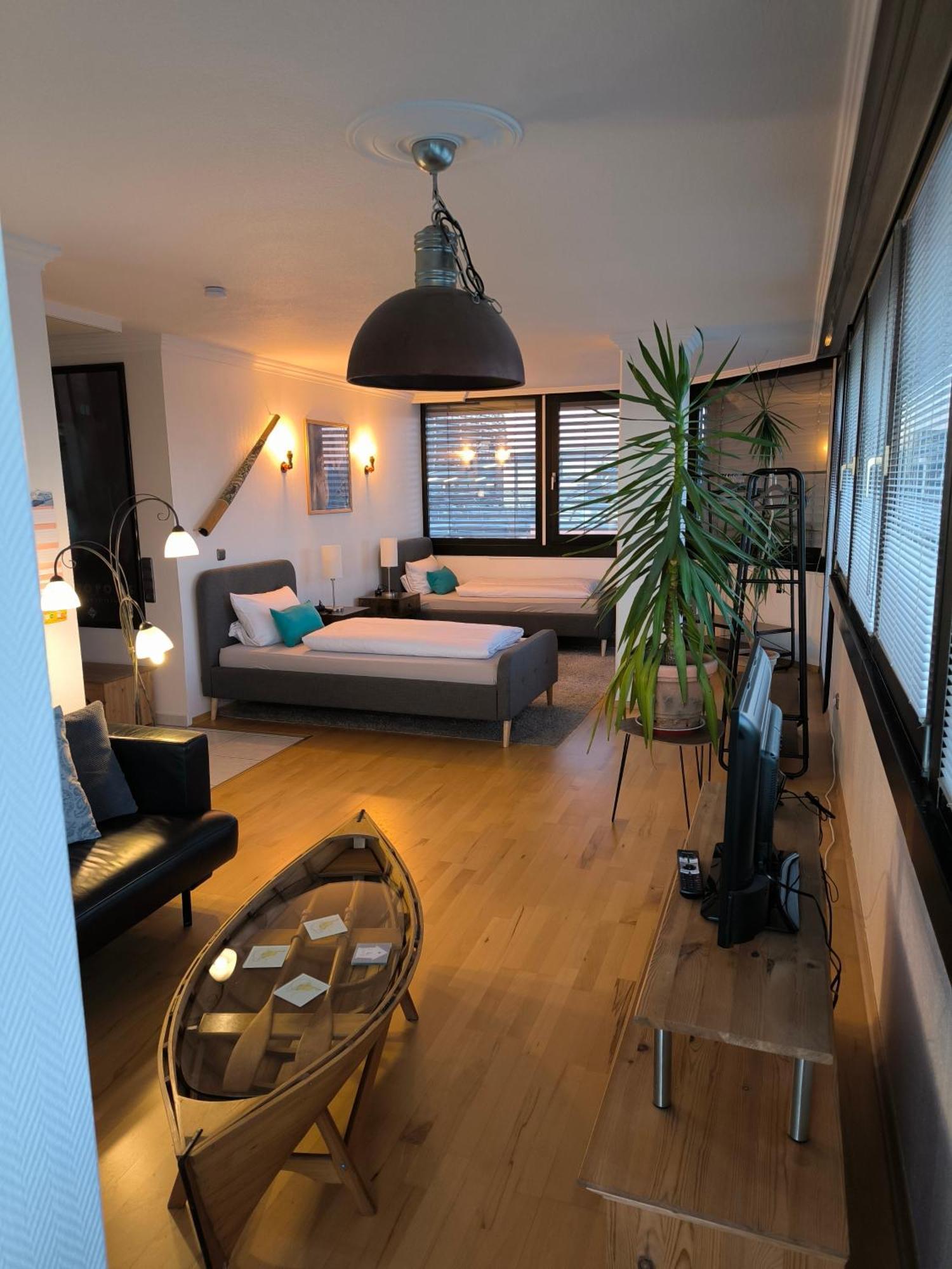 Im Herzen Von Wiesdorf- Blick Auf Das Bayer-Kreuz -Appartement Mit 2 Schlafzimmern-Fuer 3 Personen -Zentral Gelegen - Friedrich Ebert Platz 5A , 4Te Etage - Dachterrasse Und Sauna - Kaution Pflicht - Λεβερκούζεν Εξωτερικό φωτογραφία
