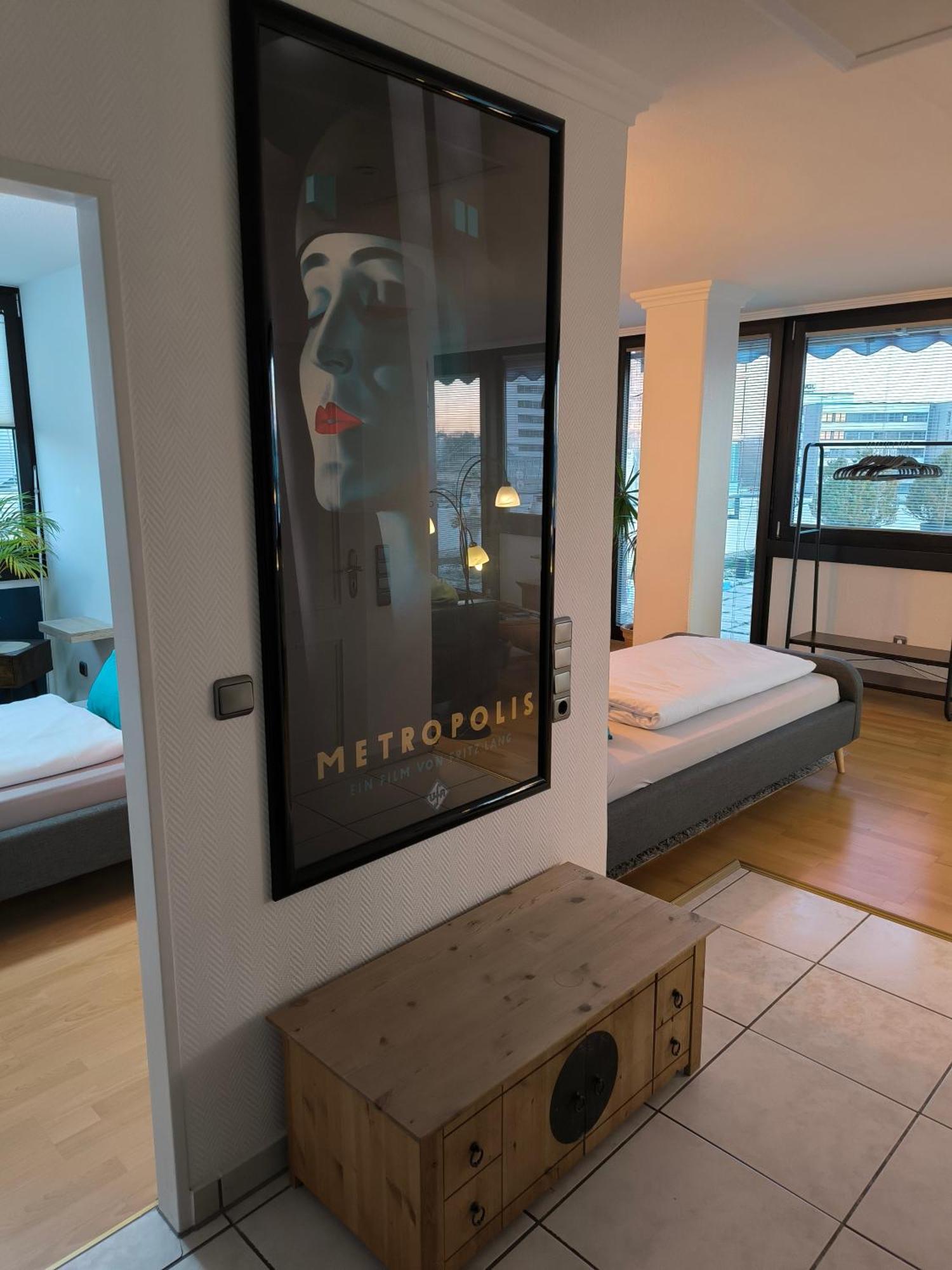 Im Herzen Von Wiesdorf- Blick Auf Das Bayer-Kreuz -Appartement Mit 2 Schlafzimmern-Fuer 3 Personen -Zentral Gelegen - Friedrich Ebert Platz 5A , 4Te Etage - Dachterrasse Und Sauna - Kaution Pflicht - Λεβερκούζεν Εξωτερικό φωτογραφία