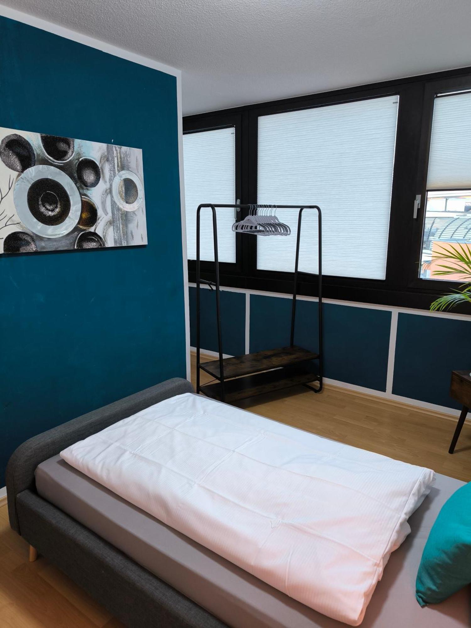 Im Herzen Von Wiesdorf- Blick Auf Das Bayer-Kreuz -Appartement Mit 2 Schlafzimmern-Fuer 3 Personen -Zentral Gelegen - Friedrich Ebert Platz 5A , 4Te Etage - Dachterrasse Und Sauna - Kaution Pflicht - Λεβερκούζεν Εξωτερικό φωτογραφία