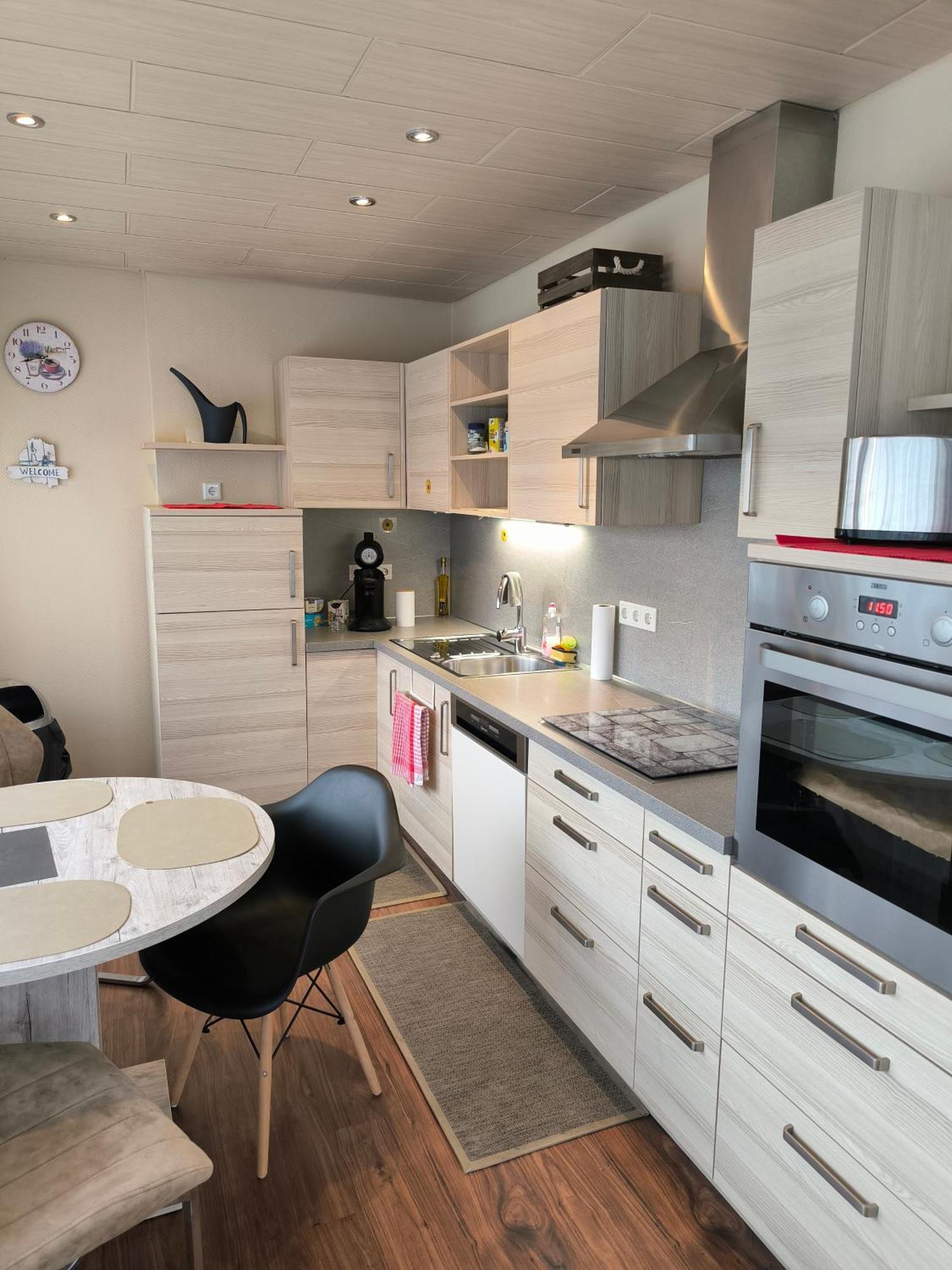 Im Herzen Von Wiesdorf- Blick Auf Das Bayer-Kreuz -Appartement Mit 2 Schlafzimmern-Fuer 3 Personen -Zentral Gelegen - Friedrich Ebert Platz 5A , 4Te Etage - Dachterrasse Und Sauna - Kaution Pflicht - Λεβερκούζεν Εξωτερικό φωτογραφία