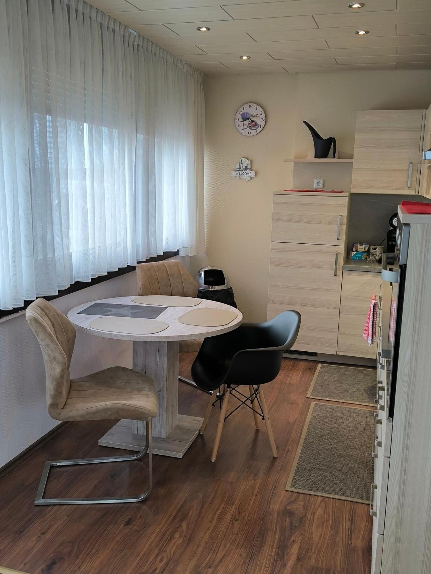 Im Herzen Von Wiesdorf- Blick Auf Das Bayer-Kreuz -Appartement Mit 2 Schlafzimmern-Fuer 3 Personen -Zentral Gelegen - Friedrich Ebert Platz 5A , 4Te Etage - Dachterrasse Und Sauna - Kaution Pflicht - Λεβερκούζεν Εξωτερικό φωτογραφία