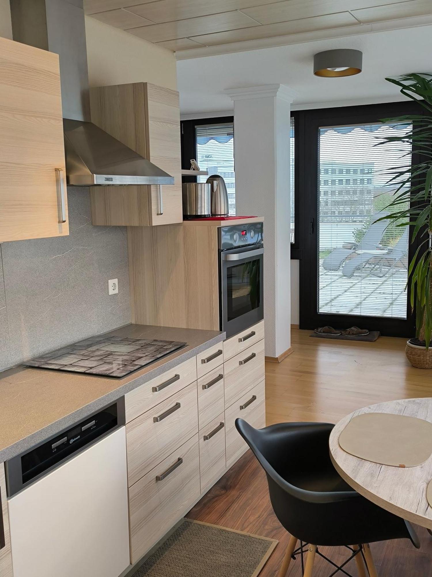Im Herzen Von Wiesdorf- Blick Auf Das Bayer-Kreuz -Appartement Mit 2 Schlafzimmern-Fuer 3 Personen -Zentral Gelegen - Friedrich Ebert Platz 5A , 4Te Etage - Dachterrasse Und Sauna - Kaution Pflicht - Λεβερκούζεν Εξωτερικό φωτογραφία